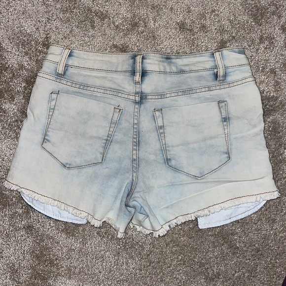 Light wash Jean Shorts - Picture 2 of 2